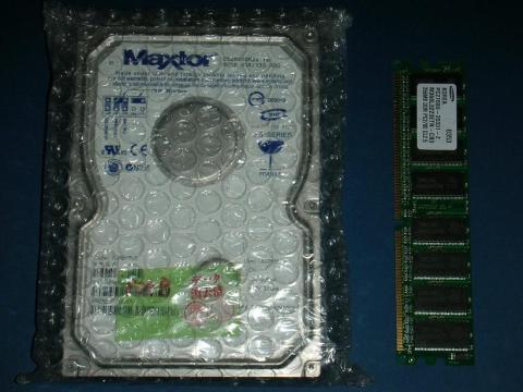 小容量なHDDとメモリ