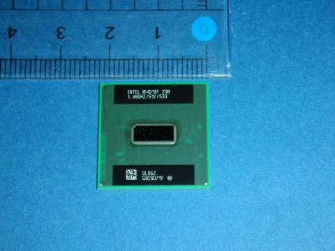 真ん中のダイはかなり小さい