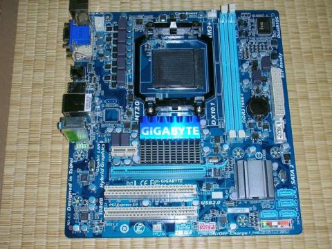 GA-880GM-D2Hキタ――(゚∀゚)――ッ!