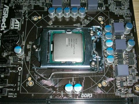 CPUを取り付ける