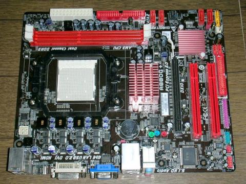 悪趣味な色のマザーですね(^^;