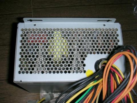 網の部分もホコリだらけ(^^;