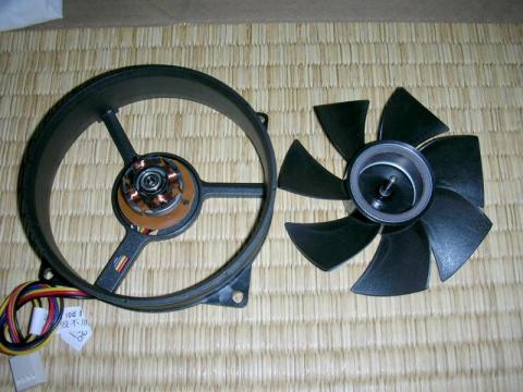 分離した羽と土台部分