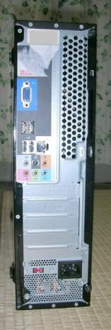背面はもはやDELLのPCには見えん・・・
