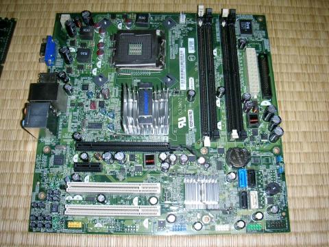 普通のM-ATXマザーですね