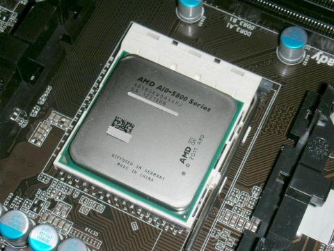 いつも通り、APUを挿す(`・ω・´)