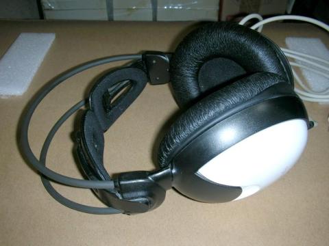 白いアートモニター(;=゚ω゚)=333