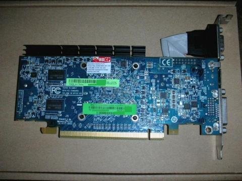 裏まで放熱板が見える