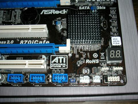 このマザー、ファンのコネクタが多すぎ・・・