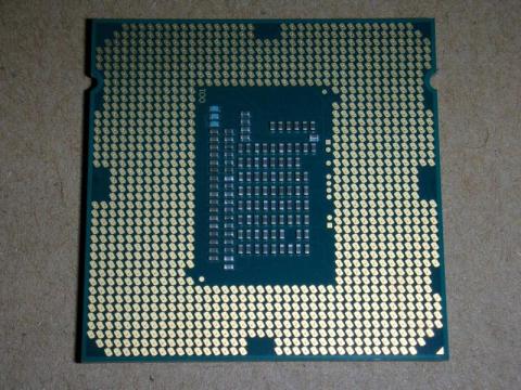 極小のコンデンサがぎっしり!