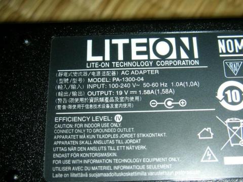 30W程度の小型ACアダプタ