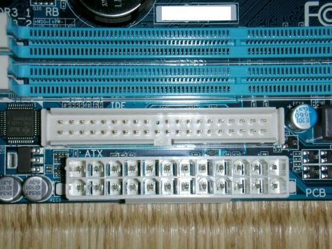 懐かしさを感じるIDEポート!