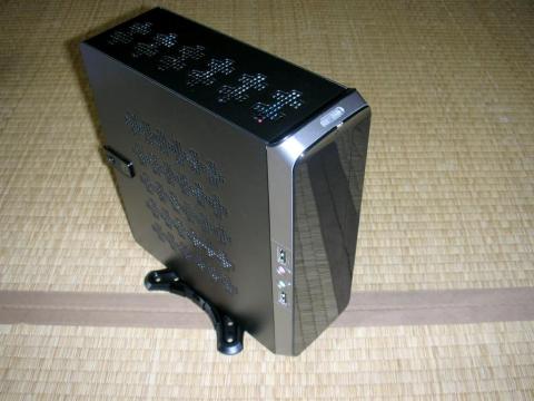 正面はツヤツヤ。