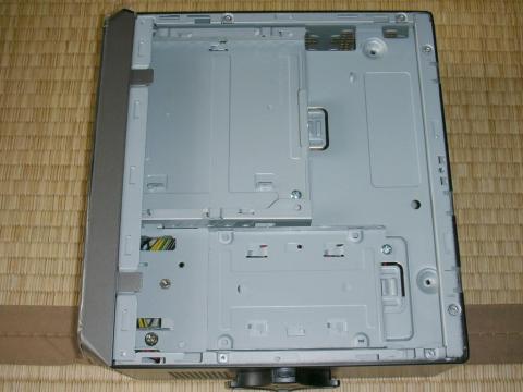 右側面はドライブ類