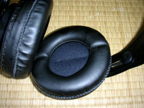 イヤーパッドは良さげ。多分交換部品は入手不可