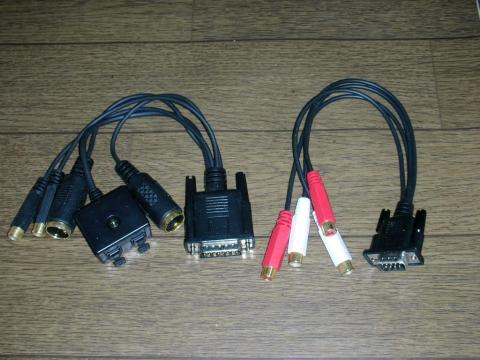 入出力はブレイクアウトケーブルで。