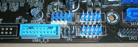 豊富過ぎるUSBヘッダ