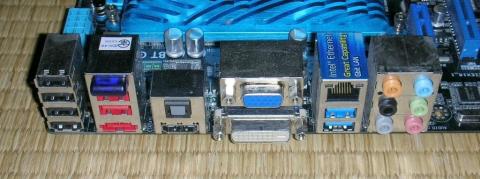 安物マザーとは一線を画しますね・・・