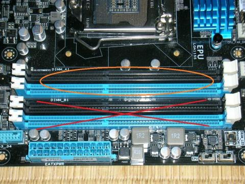 メモリが2か所認識せず