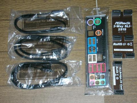 ケーブル、I/Oパネル、SLIコネクタ