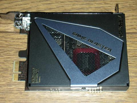 赤いSoundCore3Dが見えますね