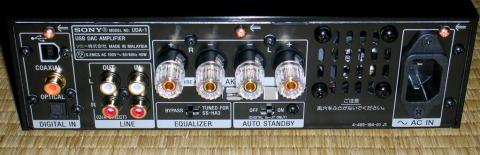 こう見ると、プリメインアンプのようです