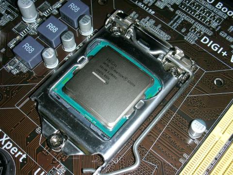 タイ━━━━||Φ|(|゚|∀|゚|)|Φ||━━━━ホ!!!!!!