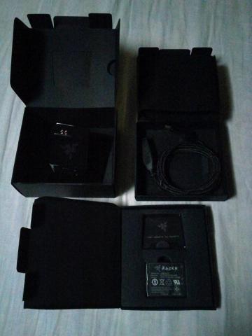 ケーブルなどの付属品