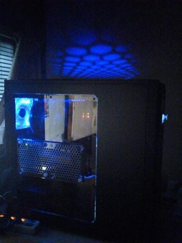 光り方は半端ねぇ・・・後ろにファンガードの影が写ってるw