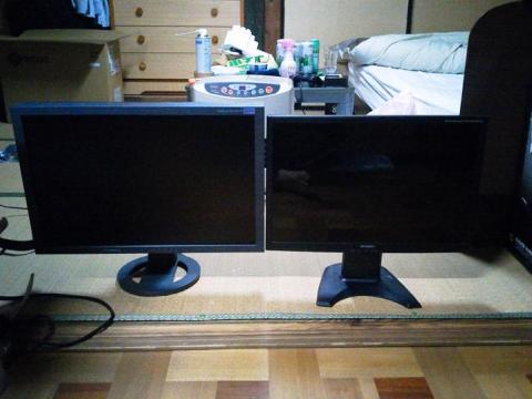 新旧ディスプレイ比較