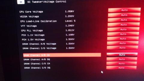 UEFI画面:電圧確認画面
