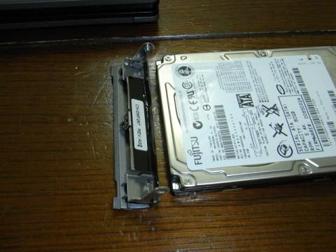 1本のネジで固定されている