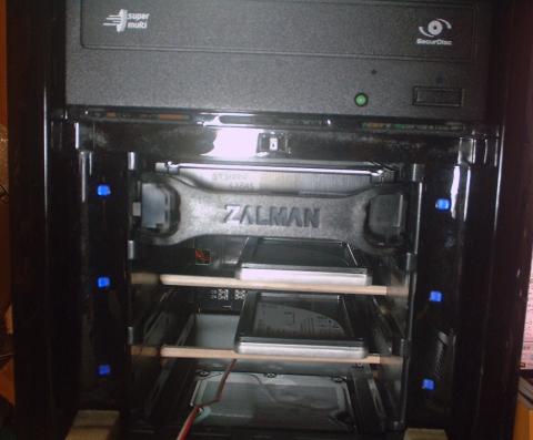 禁断のホットスワップ基板直付け。支えに割り箸www