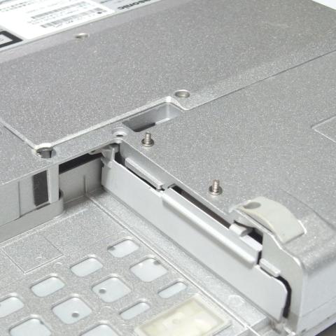 ネジを2箇所外します