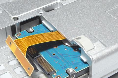 コネクタをはずします