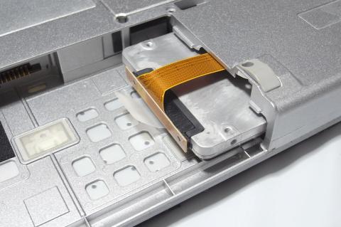 コネクタを接続します