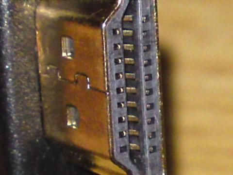 端子部分は24K金メッキプラグ採用