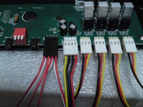 コード類を接続した様子