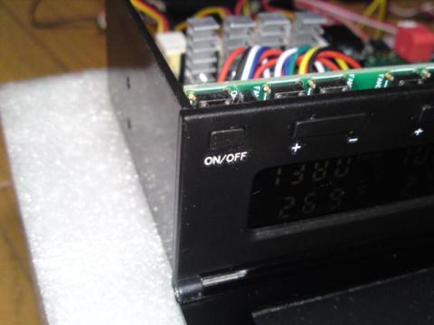 液晶表示のON/OFFボタン