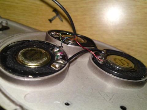 センター、フロント、リアの各スピーカー