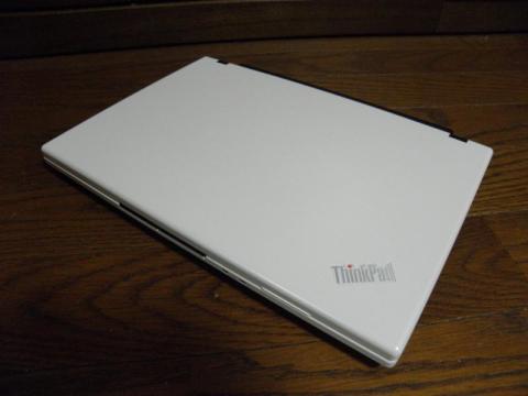 白い肌を思わせる外装