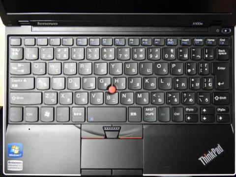 日本庭園を思わせる飛び石デザインキーボード