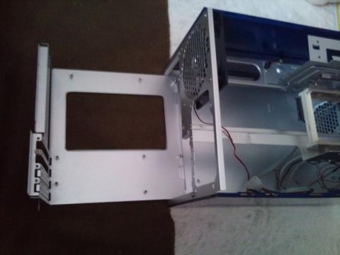 ケーストレイを引き出します