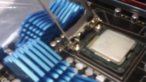 CPUを収めたところ