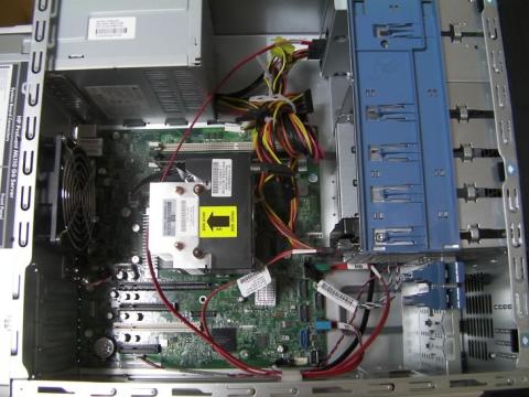 ちょっと空中配線が酷いです。