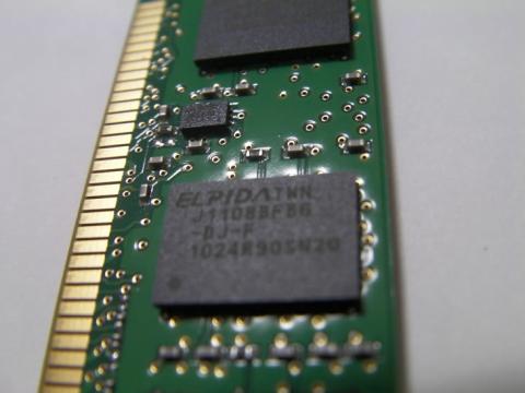 チップはELPIDA製でした。