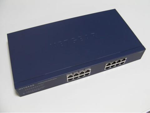 筐体は深いブルー