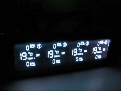 室内を暗くしてみました。