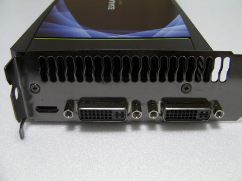 コネクタはMini-HDMI、DVI x2です。