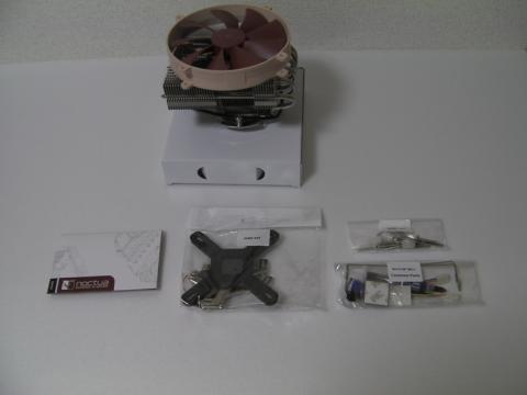 Intel用、AMD用それぞれのマウンティングキット、共通キットが個別にパッケージングされています。